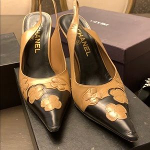 Chanel slides beige and black